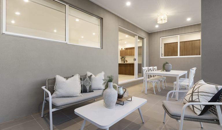 EHBG2734 D Six Heros 220