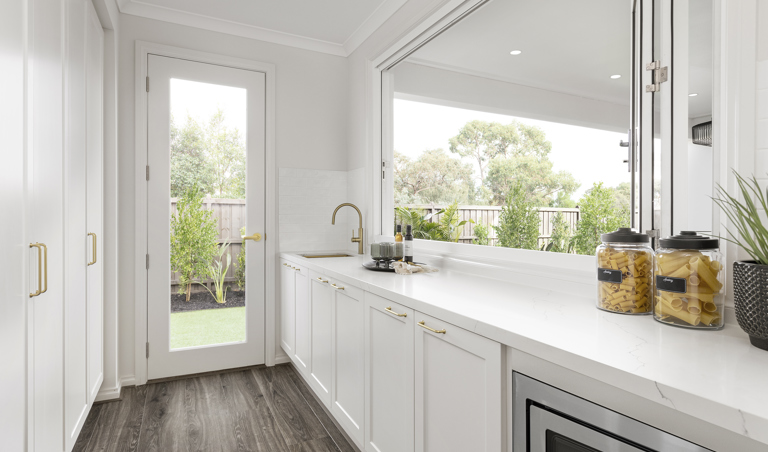 EHBG2436 Lavell Heroes 053