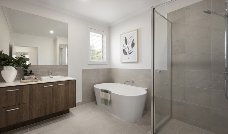 EHBG2734 D Six Heros 182