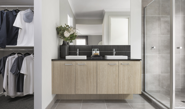 EHBG2390 S Eight Heroes 016