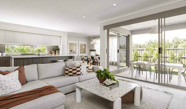 UEBG609419 D FIVE.2 Heroes 019