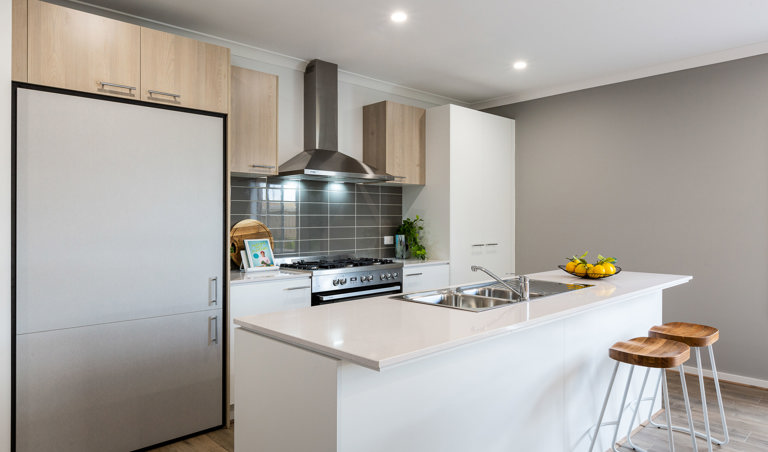 URBG608245 Six.2 Smithsla 057