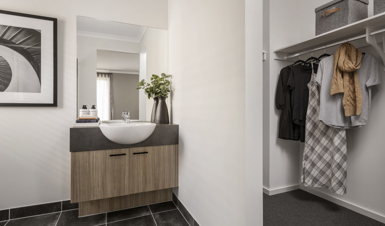 EHBG609419 S TWO.1 Heroes 050